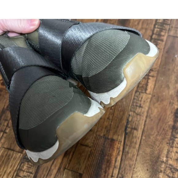 SOREL THE OG SNEAKERS Kinetic Green
Camo Scalloped soles size 7.5 - Picture 14 of 16